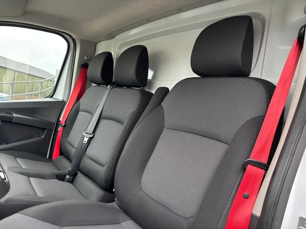 Renault Trafic T30 L2H1 150PK AUTOMAAT RED EDITION LED AI uit 2023, foto 14