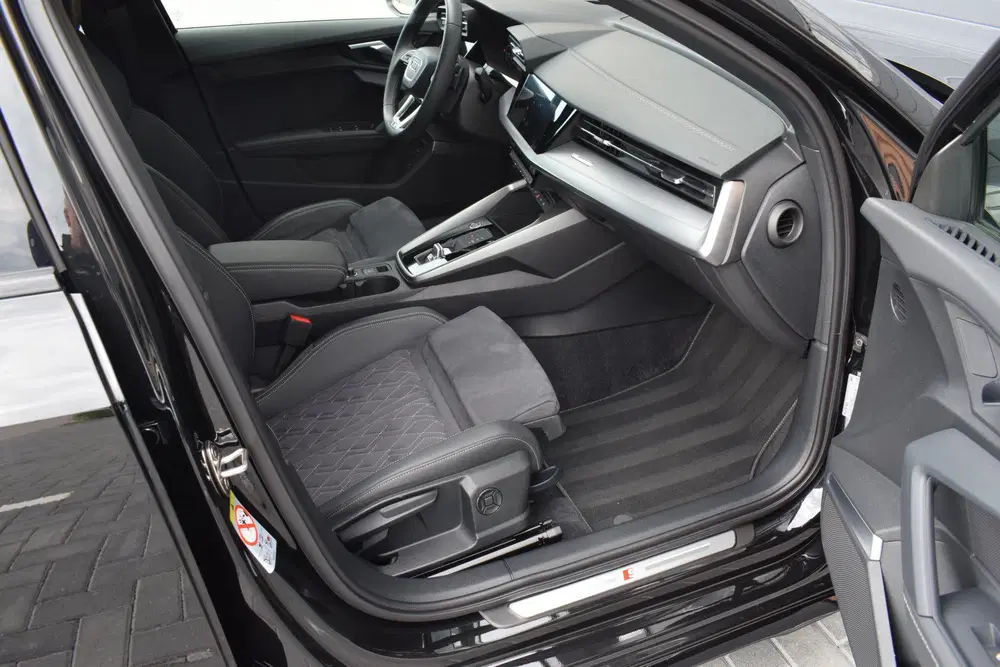 Audi A3 45 TFSI e S-edition Competition uit 2023, foto 14
