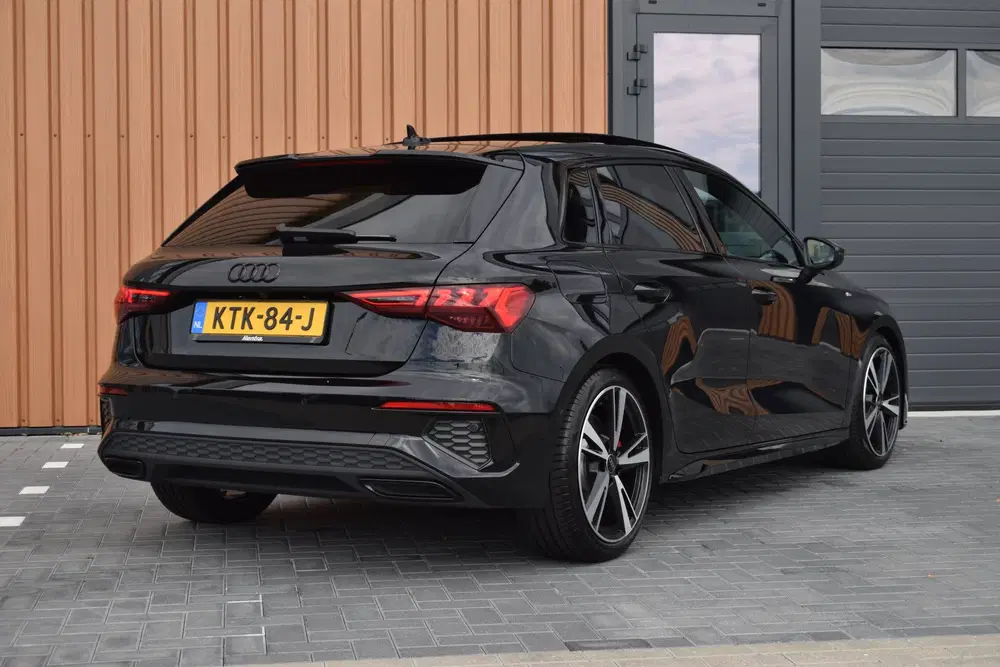 Audi A3 45 TFSI e S-edition Competition uit 2023, foto 2