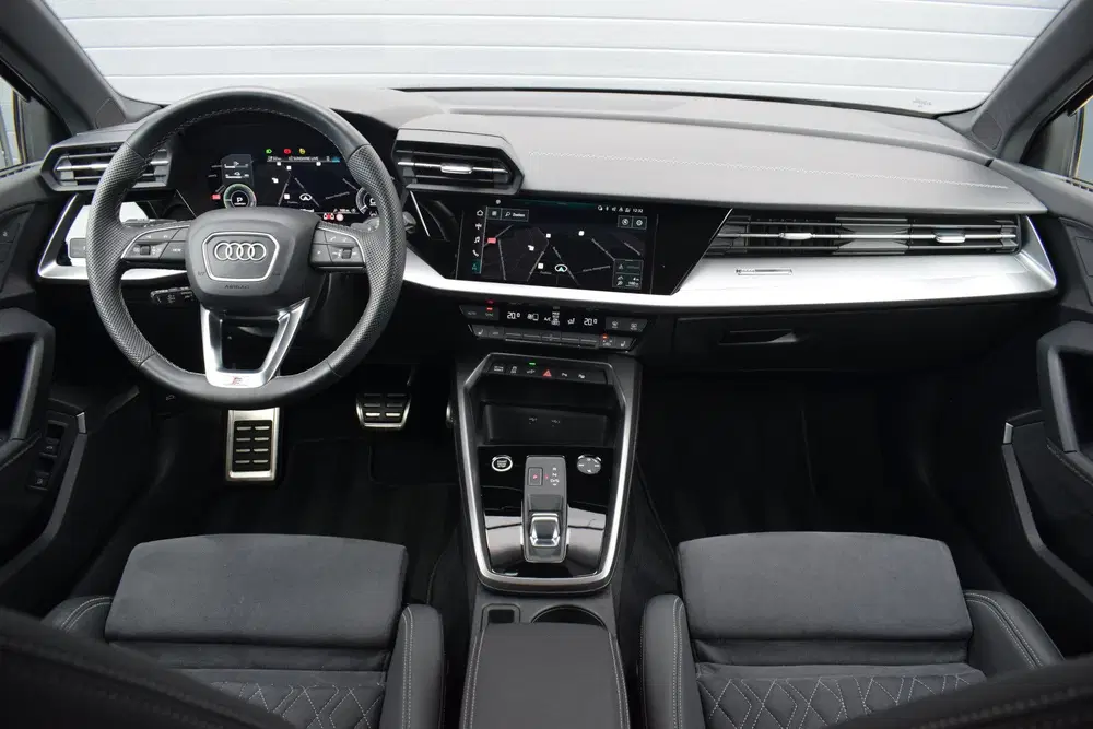 Audi A3 45 TFSI e S-edition Competition uit 2023, foto 4