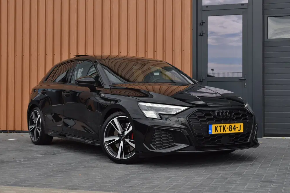 Audi A3 45 TFSI e S-edition Competition uit 2023, foto 9