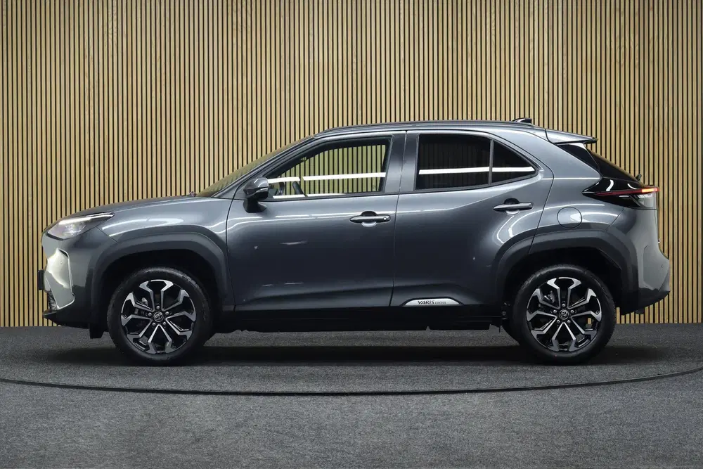 Toyota Yaris Cross 1.5 Hybrid 115 Dynamic + Comfort Pack uit 2025, foto 2