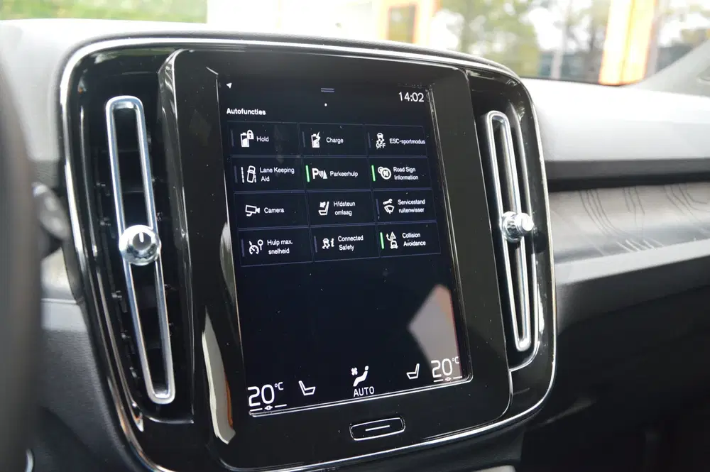 Volvo XC40 T4 Plug-in hybrid Plus Dark uit 2023, foto 13
