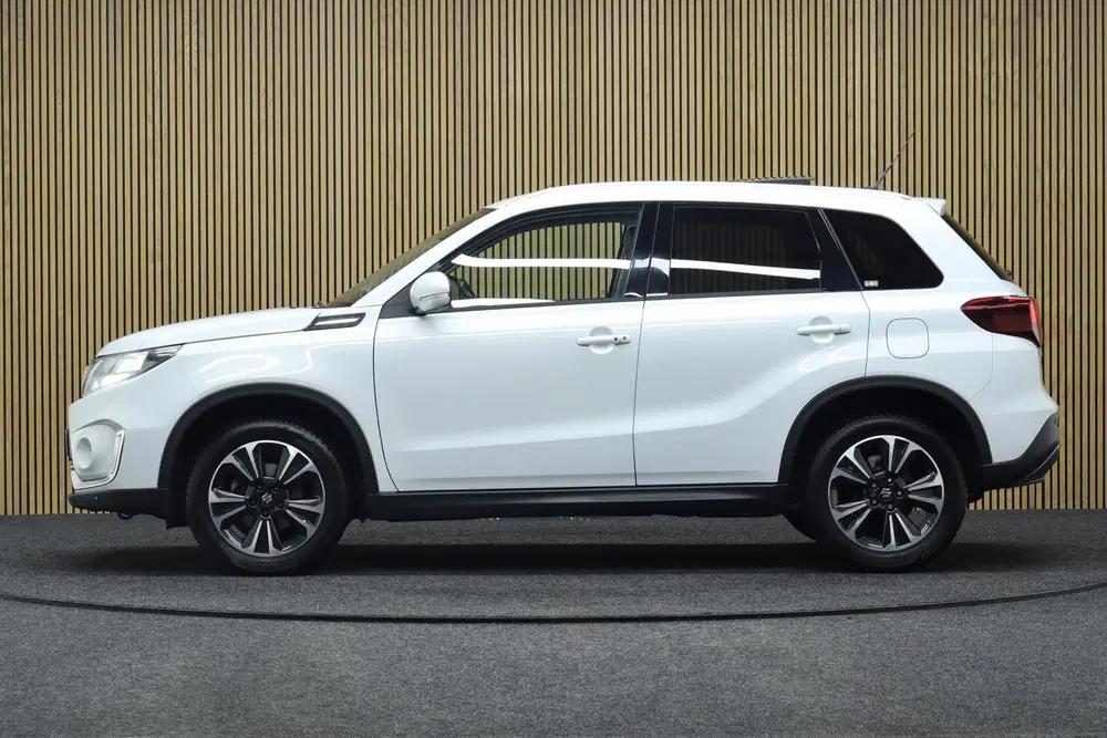 Suzuki Vitara 1.4 Boosterjet Style Smart Hybrid uit 2021, foto 2