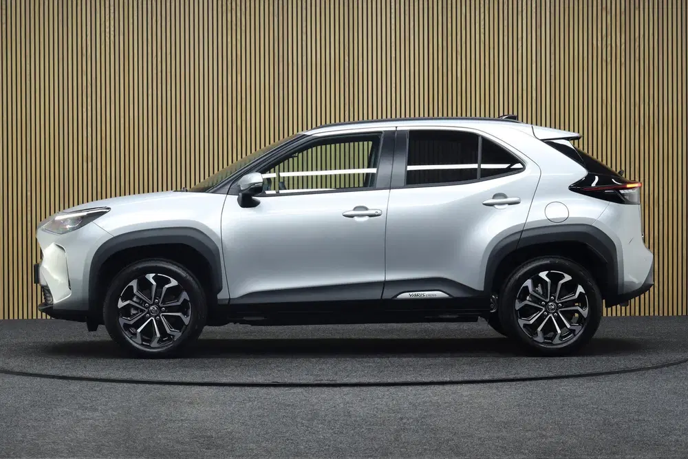 Toyota Yaris Cross 1.5 Hybrid 115 Dynamic + Comfort Pack uit 2025, foto 2