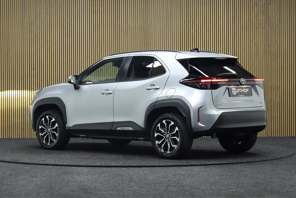 Toyota Yaris Cross 1.5 Hybrid 115 Dynamic + Comfort Pack uit 2025, foto 3
