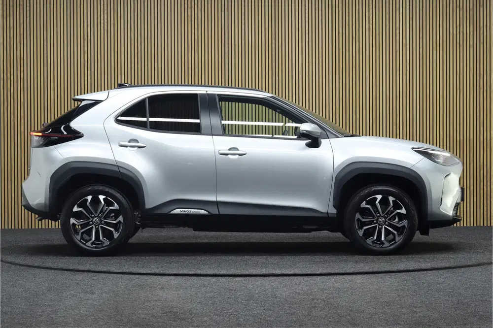 Toyota Yaris Cross 1.5 Hybrid 115 Dynamic + Comfort Pack uit 2025, foto 9