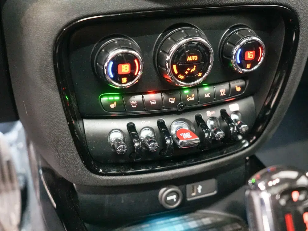 Mini Clubman 2.0 JCW ALL4 Panoramadak uit 2020, foto 11