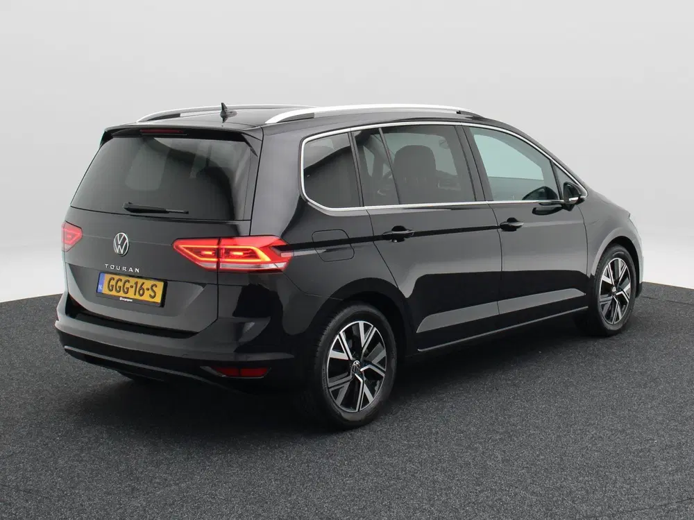 Volkswagen Touran 1.5 TSi 150Pk Highline 7p uit 2023, foto 2