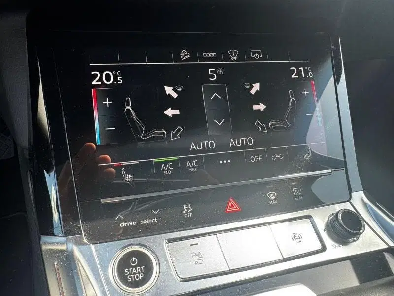 Audi e-tron 55 QUATTRO S EDITION 95 kWh Pano uit 2021, foto 10