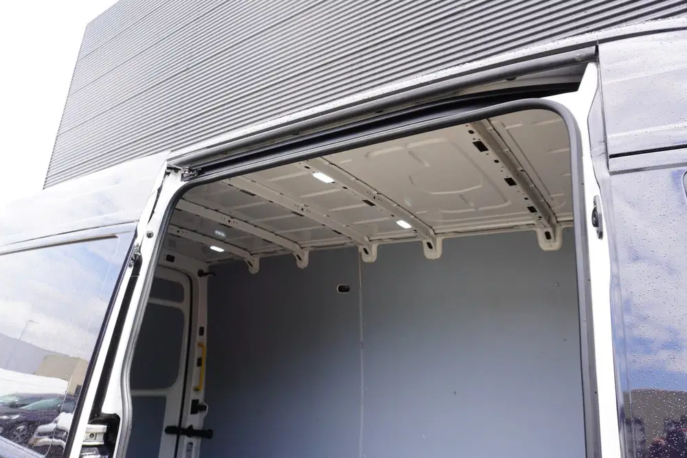 Volkswagen Crafter 140pk Automaat L3H3 uit 2021, foto 8