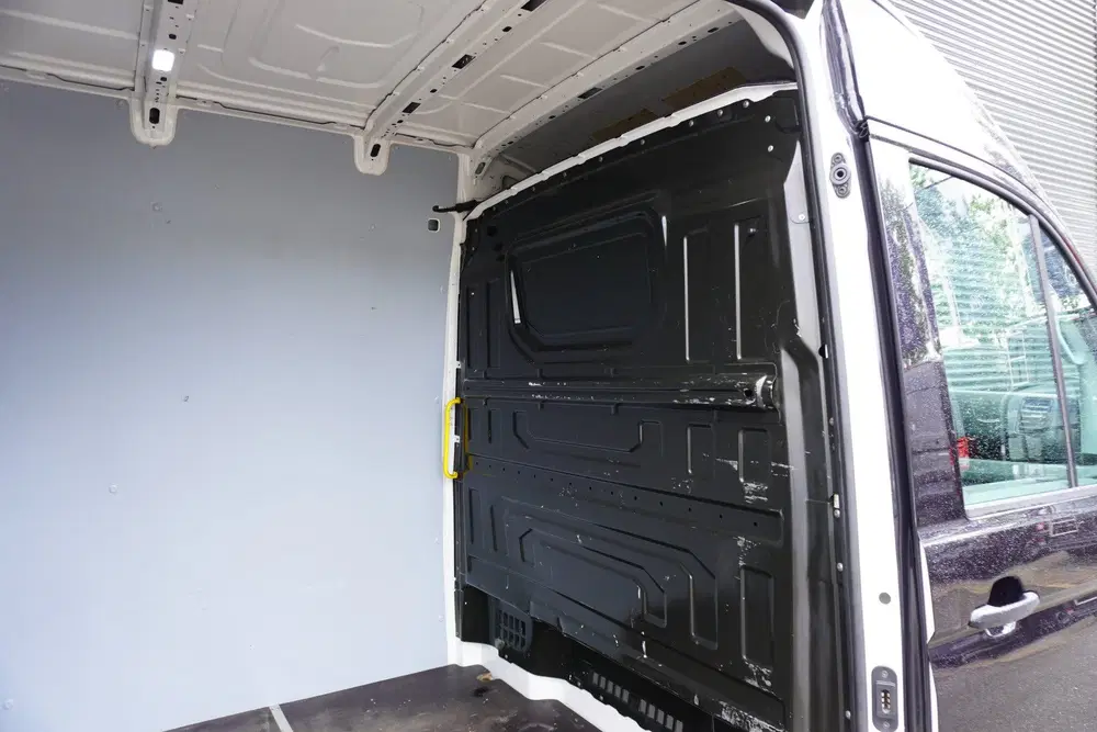 Volkswagen Crafter 140pk Automaat L3H3 uit 2021, foto 9