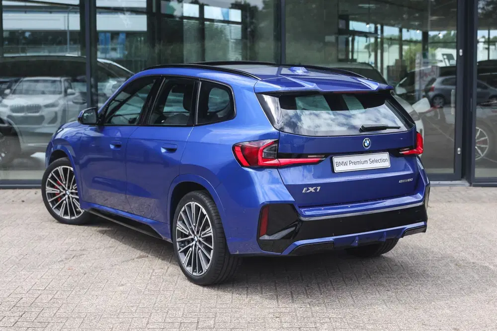BMW iX1 eDrive20 M Sport uit 2025, foto 2