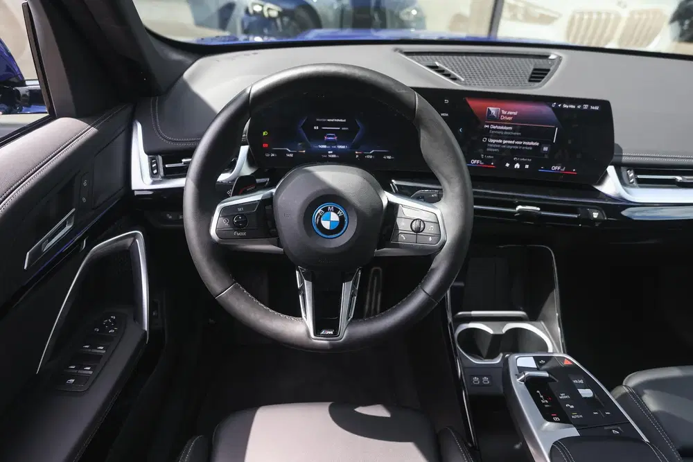 BMW iX1 eDrive20 M Sport uit 2025, foto 4