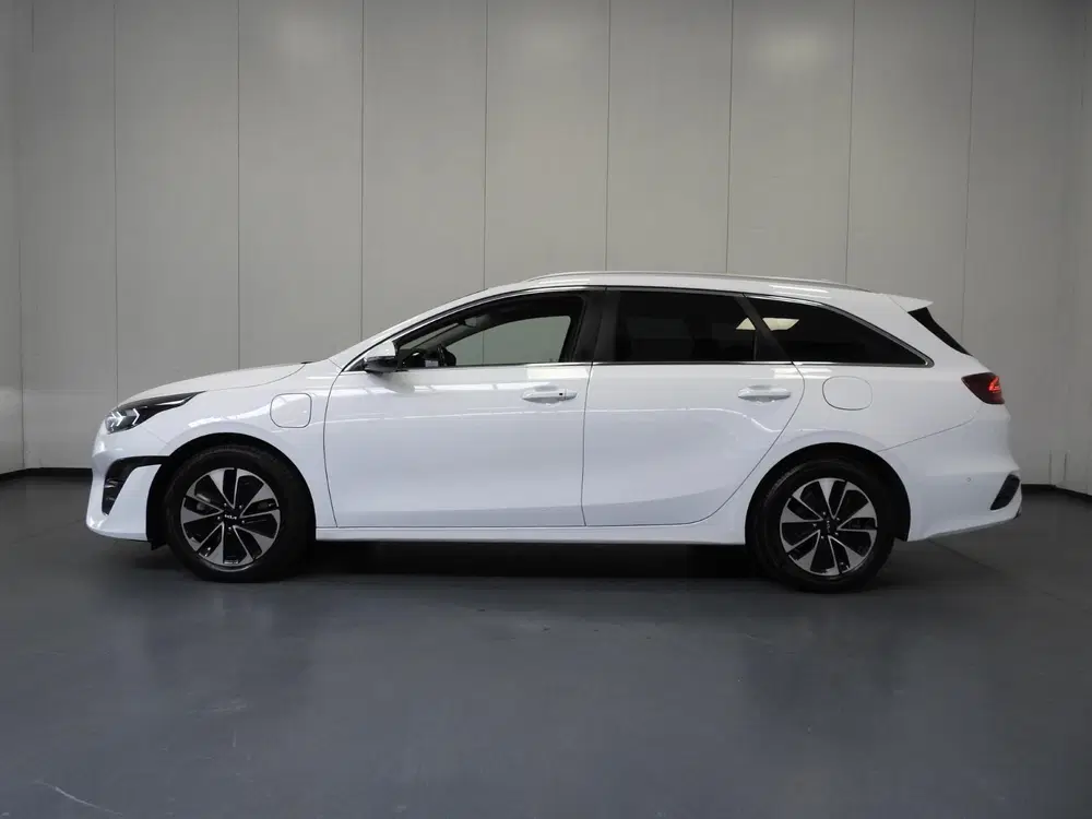 Kia Ceed 1.6 GDI PHEV Plug-In DynamicPlusLine NA uit 2022, foto 2