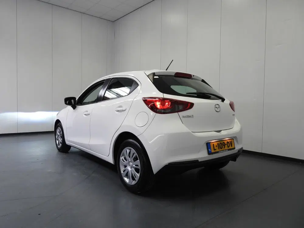 Mazda 2 1.5 Skyactiv-G Comfort NAVI uit 2021, foto 3