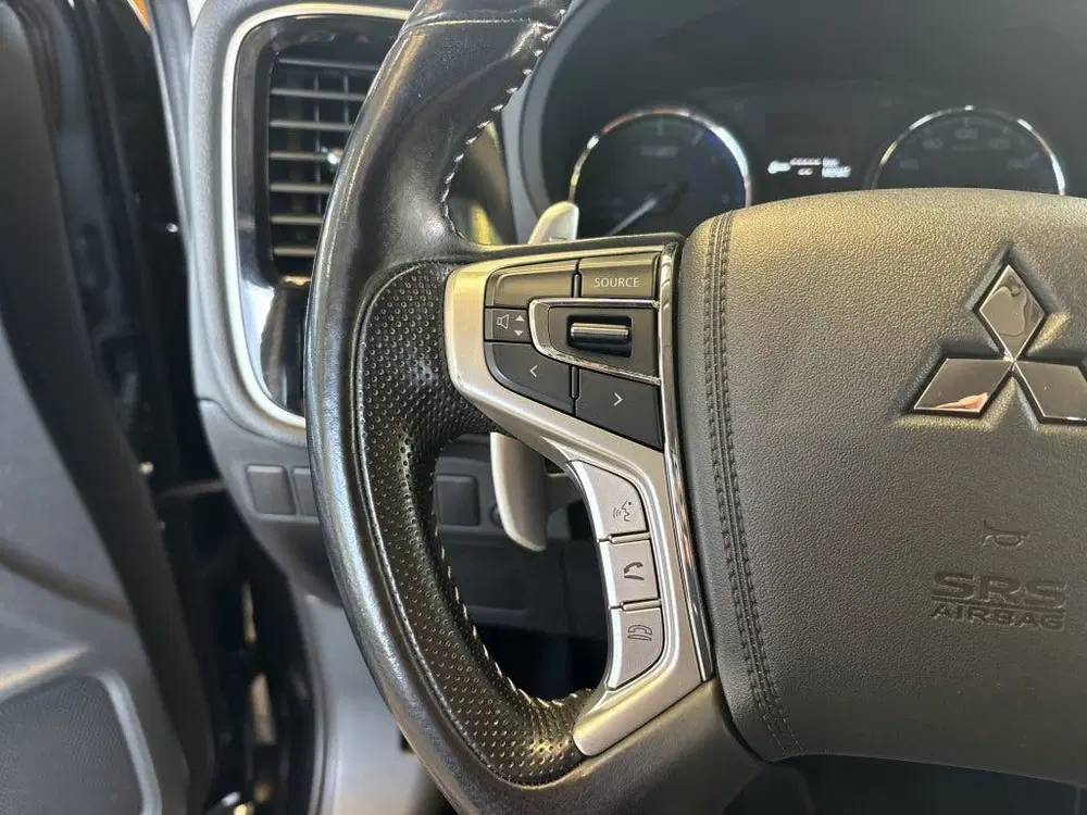 Mitsubishi Outlander PHEV Intense 4WD uit 2021, foto 11