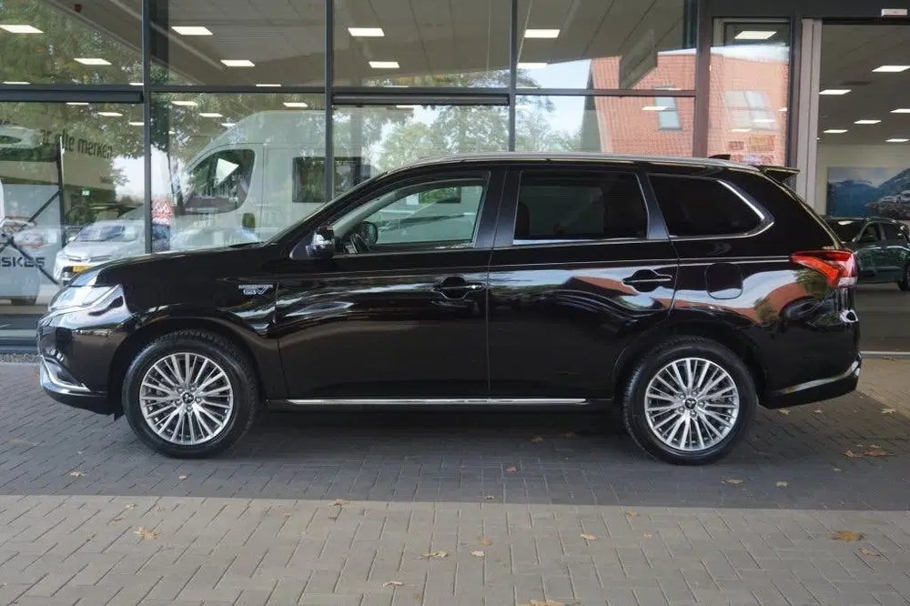 Mitsubishi Outlander PHEV Intense 4WD uit 2021, foto 4