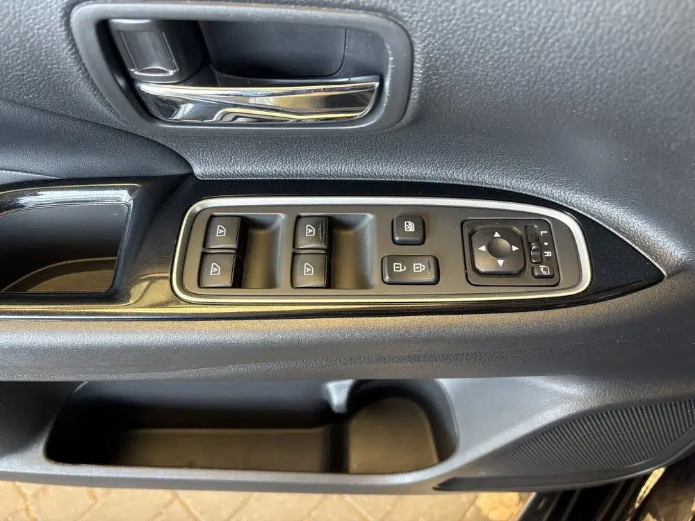 Mitsubishi Outlander PHEV Intense 4WD uit 2021, foto 8