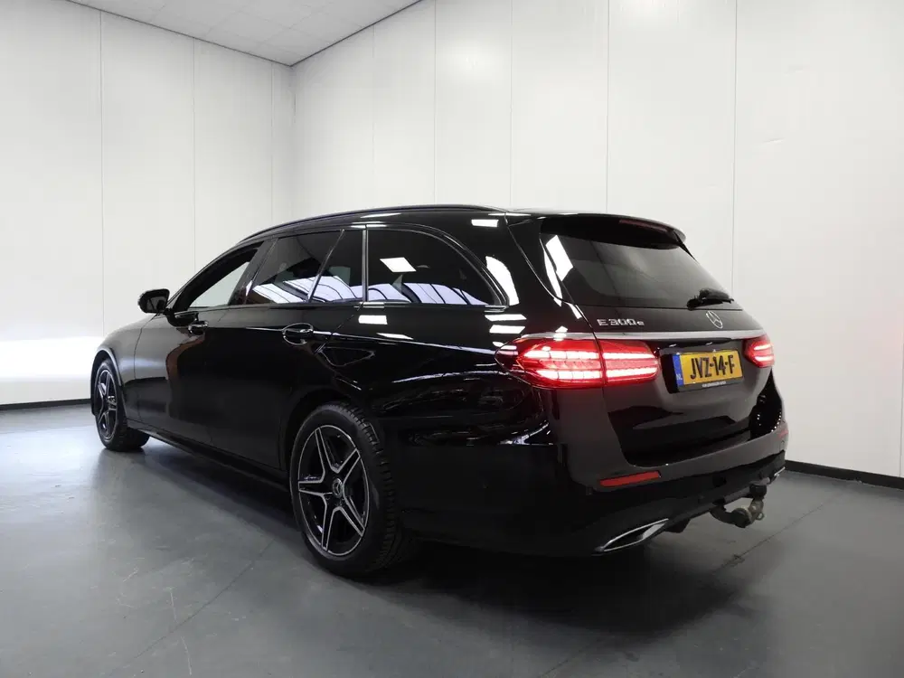 Mercedes-Benz E-Klasse E300e AMG SCHUIFDAK uit 2022, foto 3