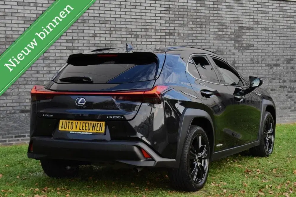 Lexus UX 250h Midnight Edition ACC uit 2021, foto 3