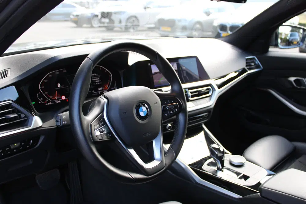 BMW 3-serie 318i Executive Sport Line Automaat uit 2020, foto 2
