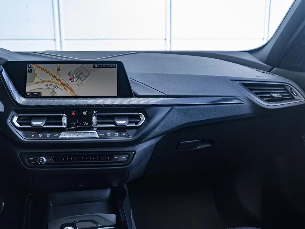 BMW 1-serie 120i uit 2022, foto 12