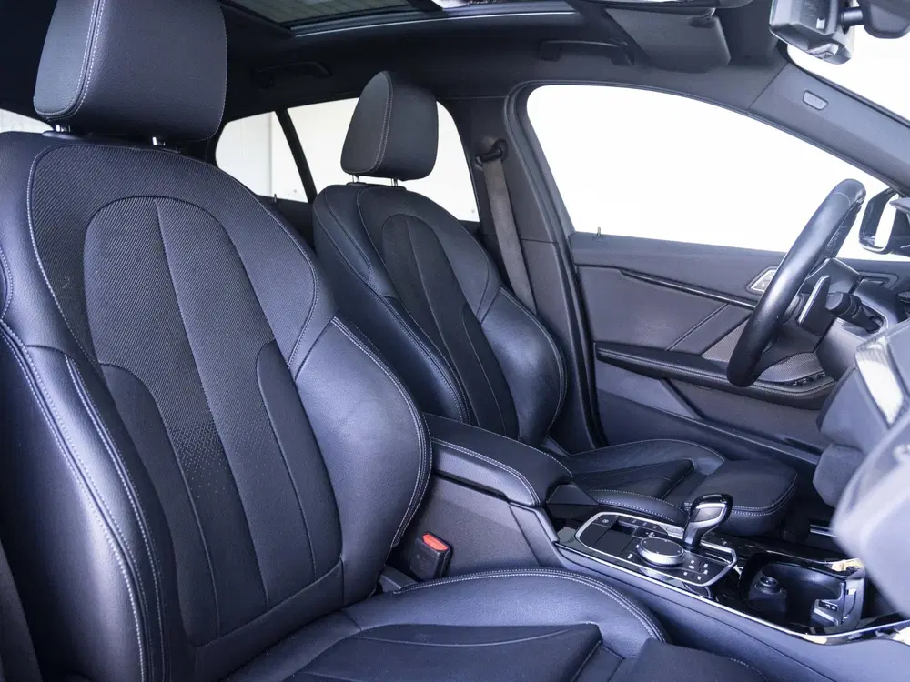 BMW 1-serie 120i uit 2022, foto 4