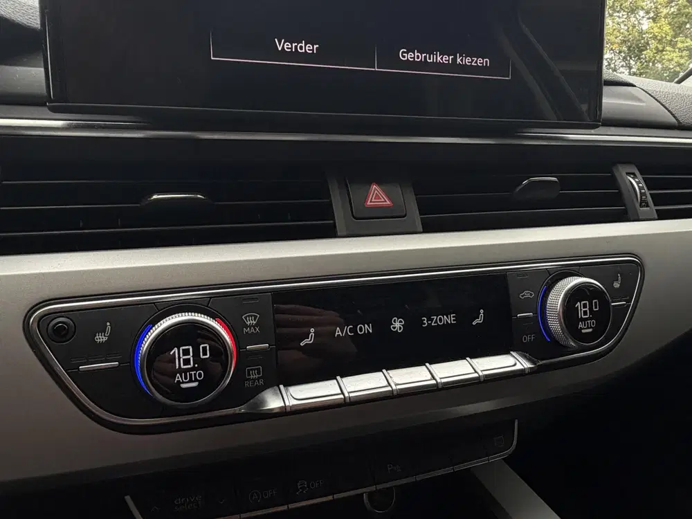 Audi A4 40 TFSI Launch edition Sport Trekhaak uit 2019, foto 11