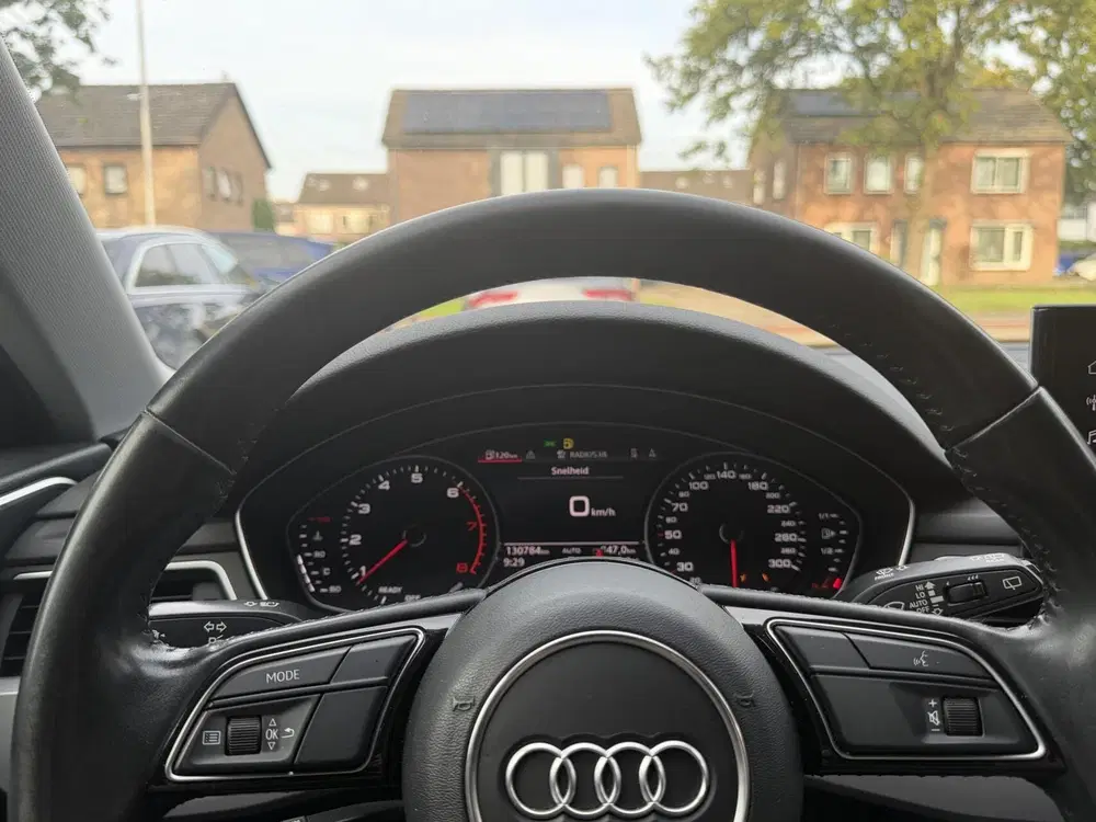Audi A4 40 TFSI Launch edition Sport Trekhaak uit 2019, foto 13