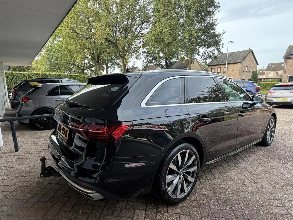 Audi A4 40 TFSI Launch edition Sport Trekhaak uit 2019, foto 3