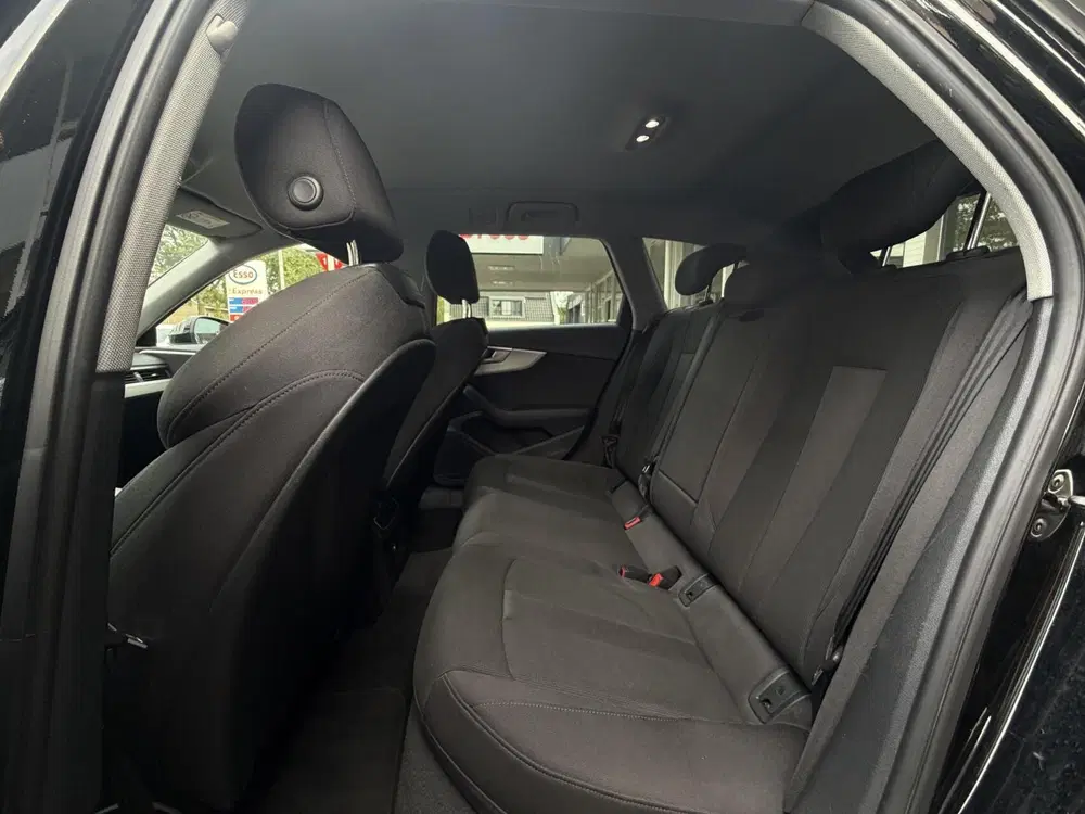 Audi A4 40 TFSI Launch edition Sport Trekhaak uit 2019, foto 6