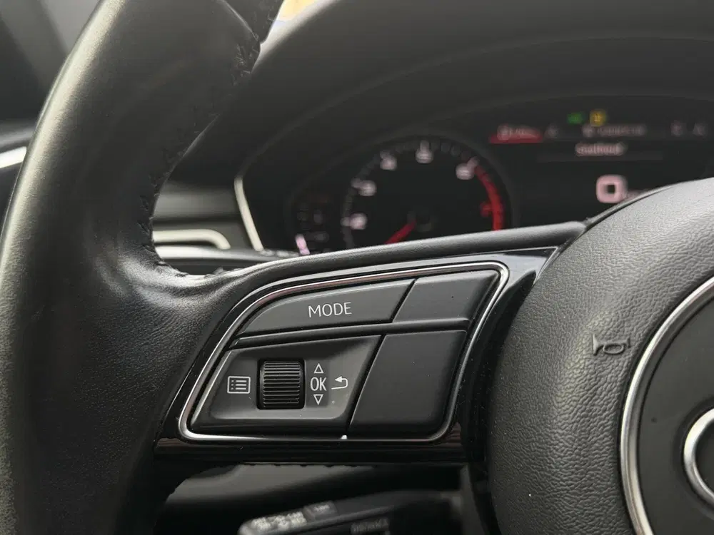 Audi A4 40 TFSI Launch edition Sport Trekhaak uit 2019, foto 9