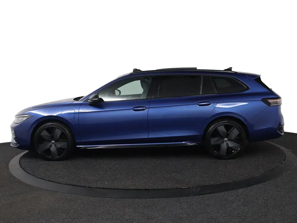 Volkswagen Passat 1.5 eHybrid R-Line Edition uit 2024, foto 2