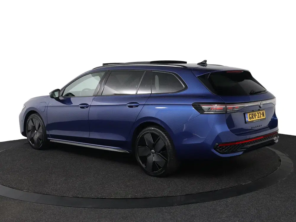 Volkswagen Passat 1.5 eHybrid R-Line Edition uit 2024, foto 3