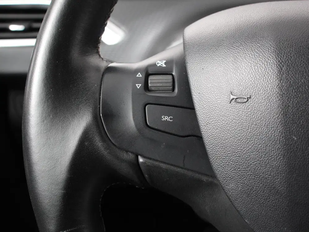 Peugeot 208 1.2 PureTech 110pk Automaat Allure Cruise uit 2019, foto 10