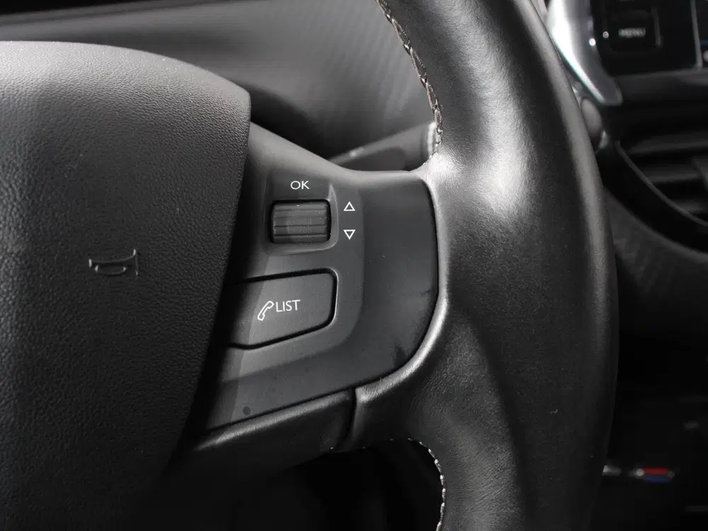 Peugeot 208 1.2 PureTech 110pk Automaat Allure Cruise uit 2019, foto 12