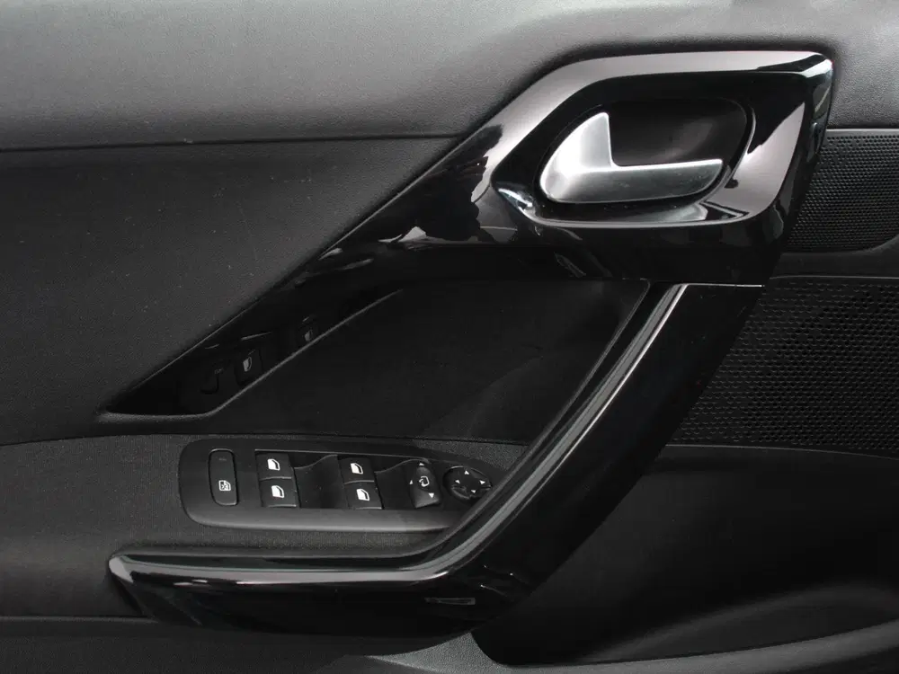 Peugeot 208 1.2 PureTech 110pk Automaat Allure Cruise uit 2019, foto 14