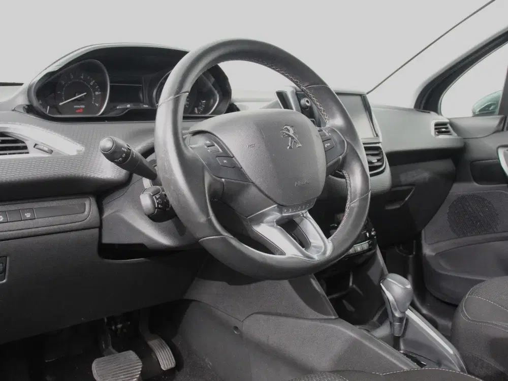 Peugeot 208 1.2 PureTech 110pk Automaat Allure Cruise uit 2019, foto 2