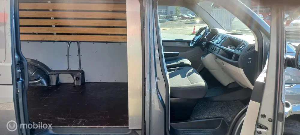 Volkswagen Transporter 2.0 TDI L2H1 uit 2019, foto 10