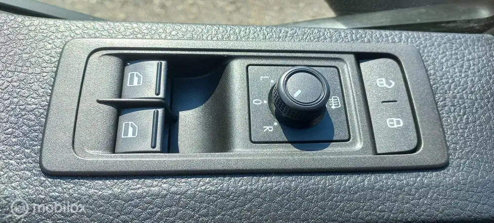 Volkswagen Transporter 2.0 TDI L2H1 uit 2019, foto 12