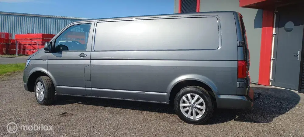 Volkswagen Transporter 2.0 TDI L2H1 uit 2019, foto 3