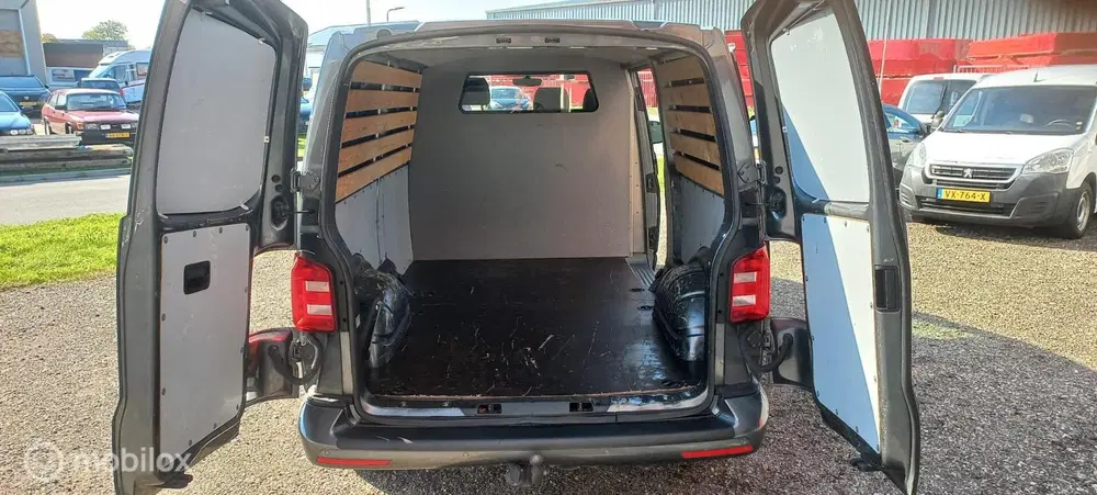 Volkswagen Transporter 2.0 TDI L2H1 uit 2019, foto 9