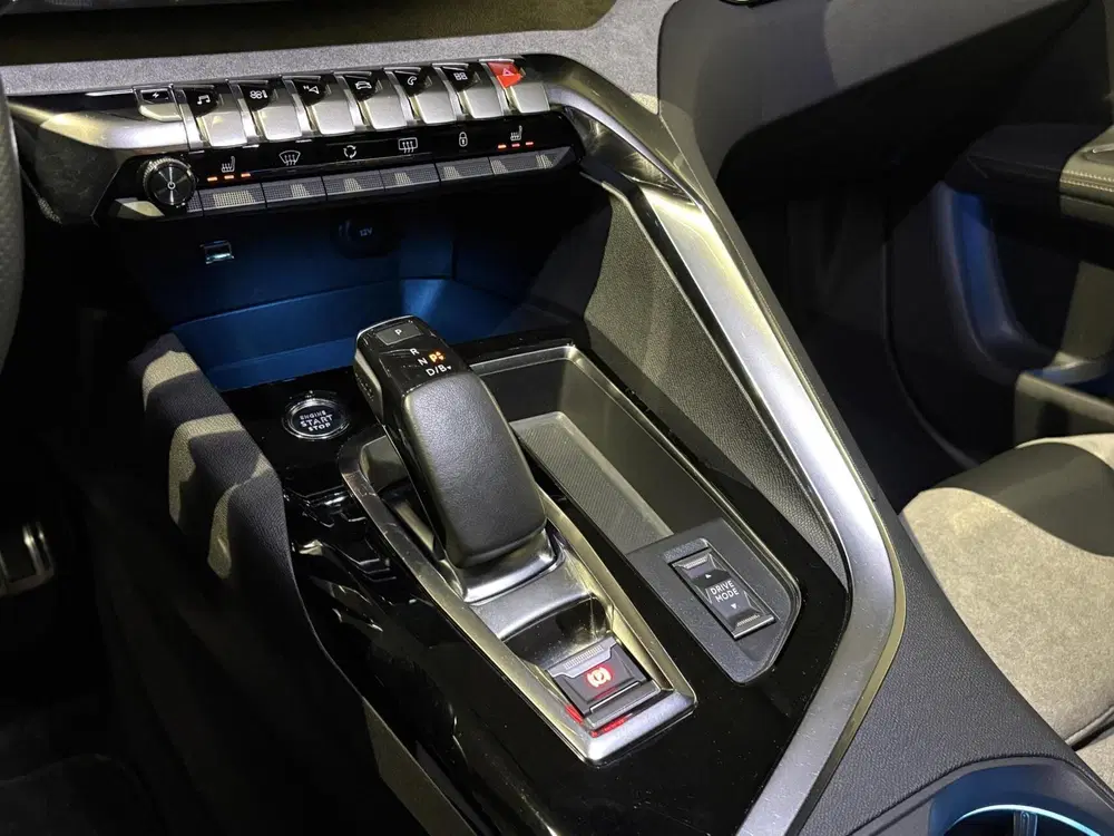 Peugeot 3008 1.6 HYbrid 225 GT uit 2021, foto 15