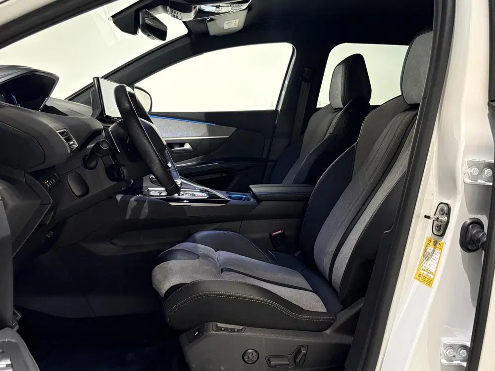 Peugeot 3008 1.6 HYbrid 225 GT uit 2021, foto 8