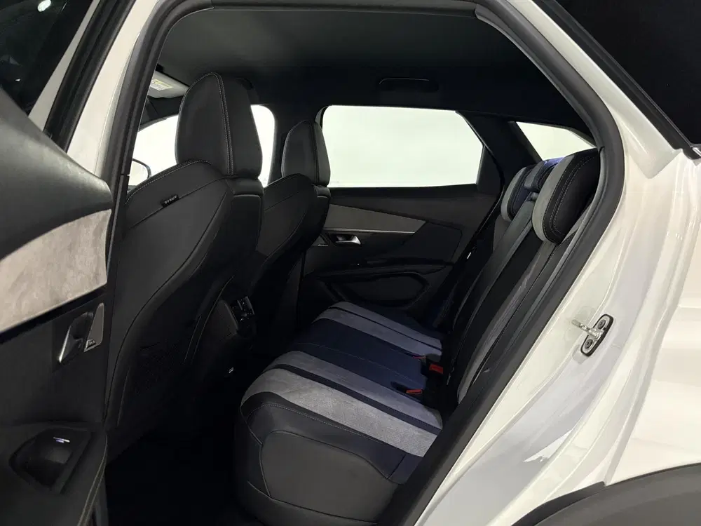 Peugeot 3008 1.6 HYbrid 225 GT uit 2021, foto 9