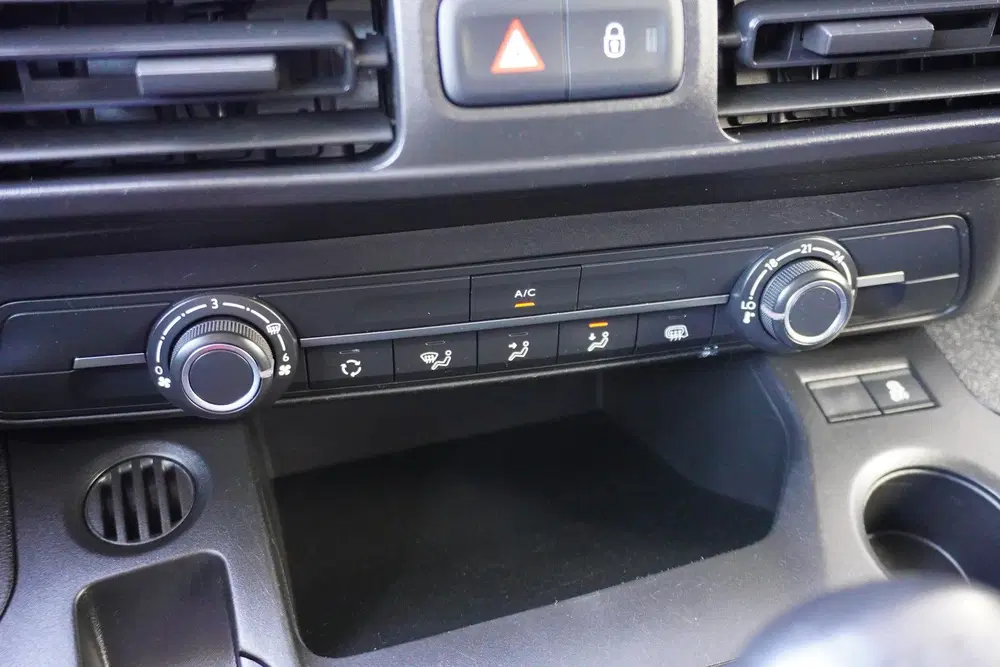 Peugeot Partner L2 Maxi Long Asphalt Trekhaak Apple Carpla uit 2019, foto 11