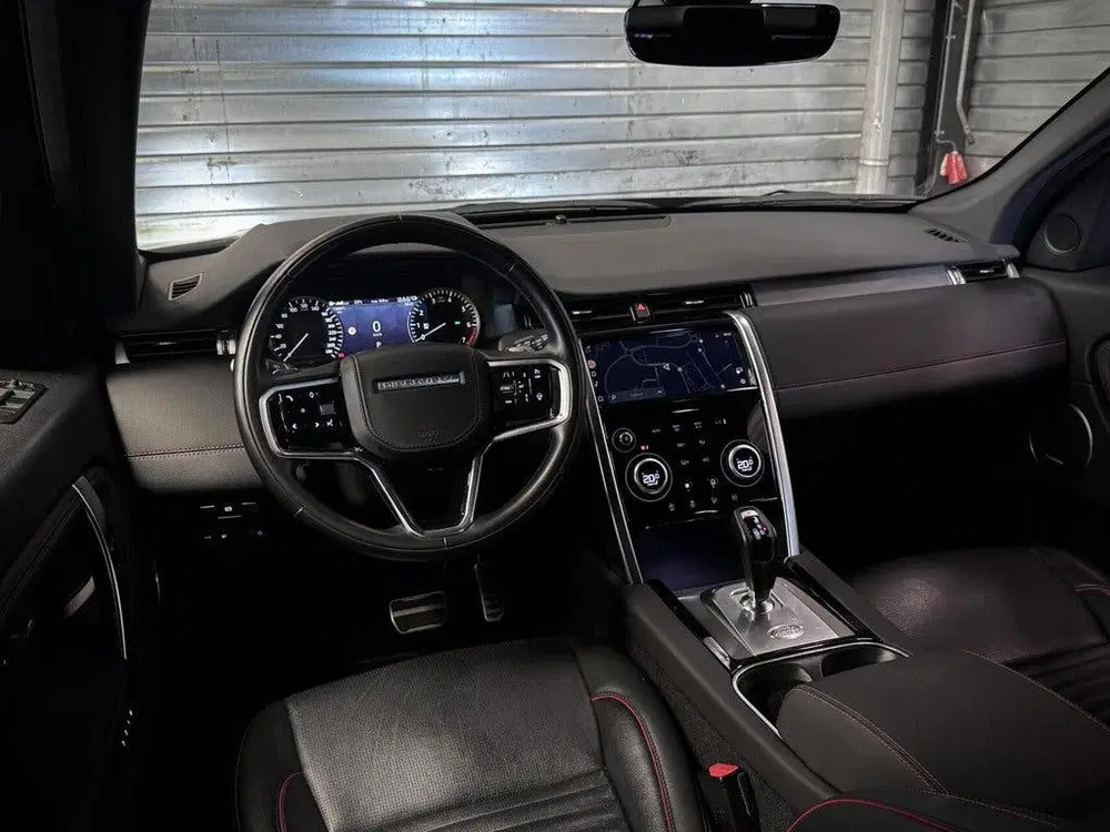 Land Rover Discovery Sport P300e 1.5 R-Dynamic SE uit 2023, foto 5