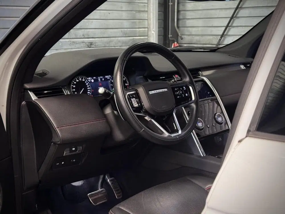Land Rover Discovery Sport P300e 1.5 R-Dynamic SE uit 2023, foto 6