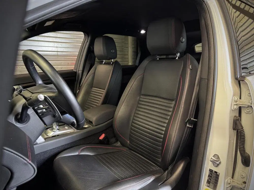 Land Rover Discovery Sport P300e 1.5 R-Dynamic SE uit 2023, foto 7